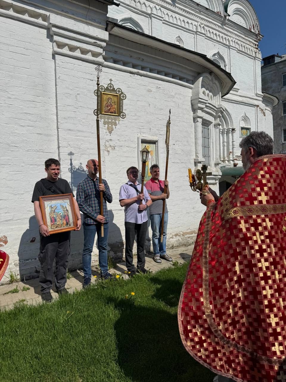 Еще несколько фото с крестного хода в минувшее воскресенье