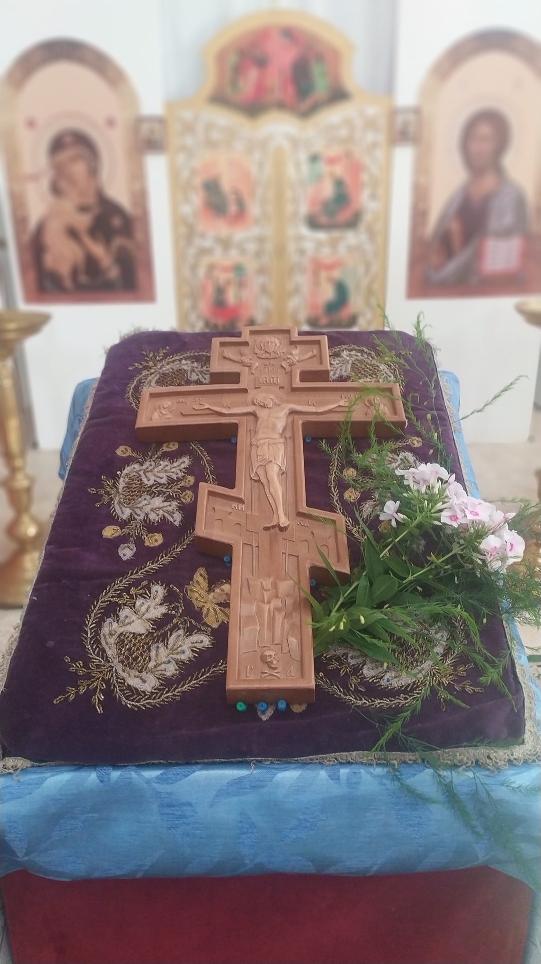 С праздником Воздвижения Честного и Животворящего Креста Господня