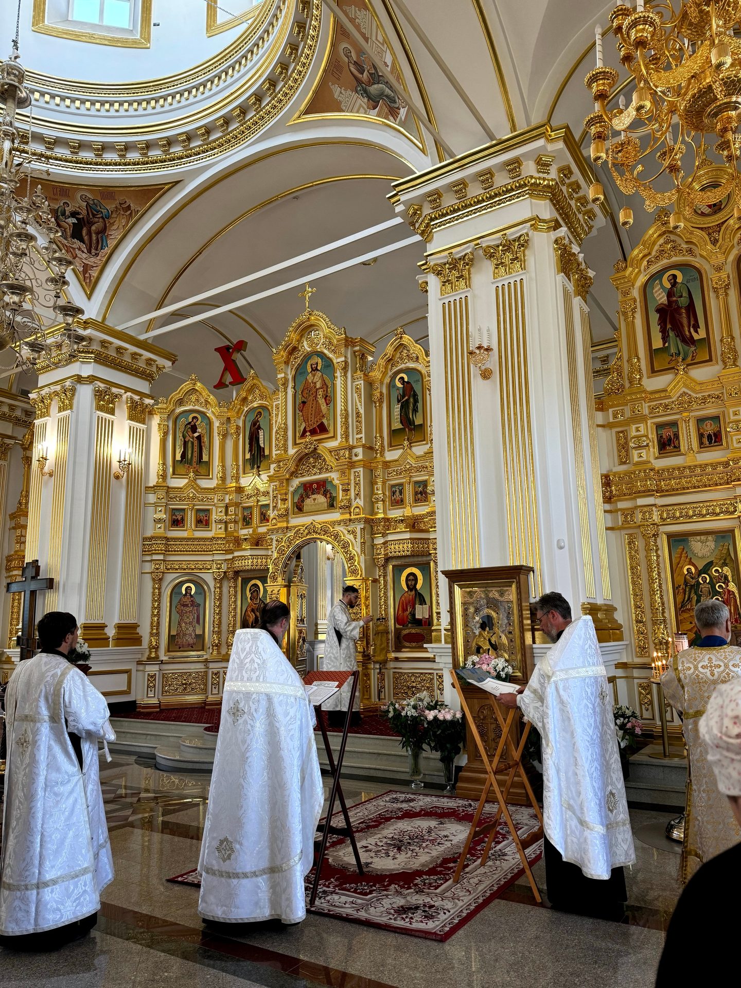 Вечерня с акафистом в Богоявленском соборе Костромского кремля