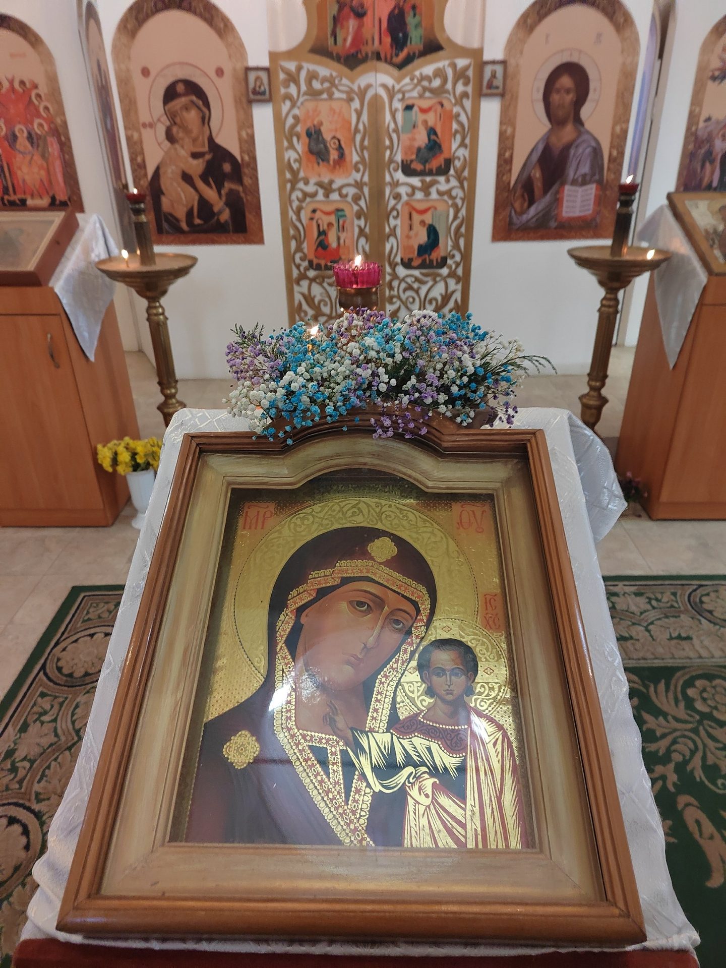 С праздником Казанской иконы Божией матери