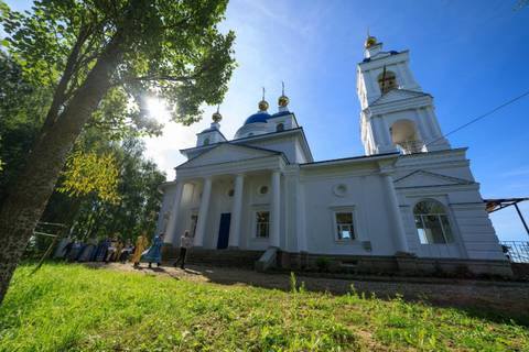В день обретения Чудотворной Феодоровской иконы Божией Матери духовенс
