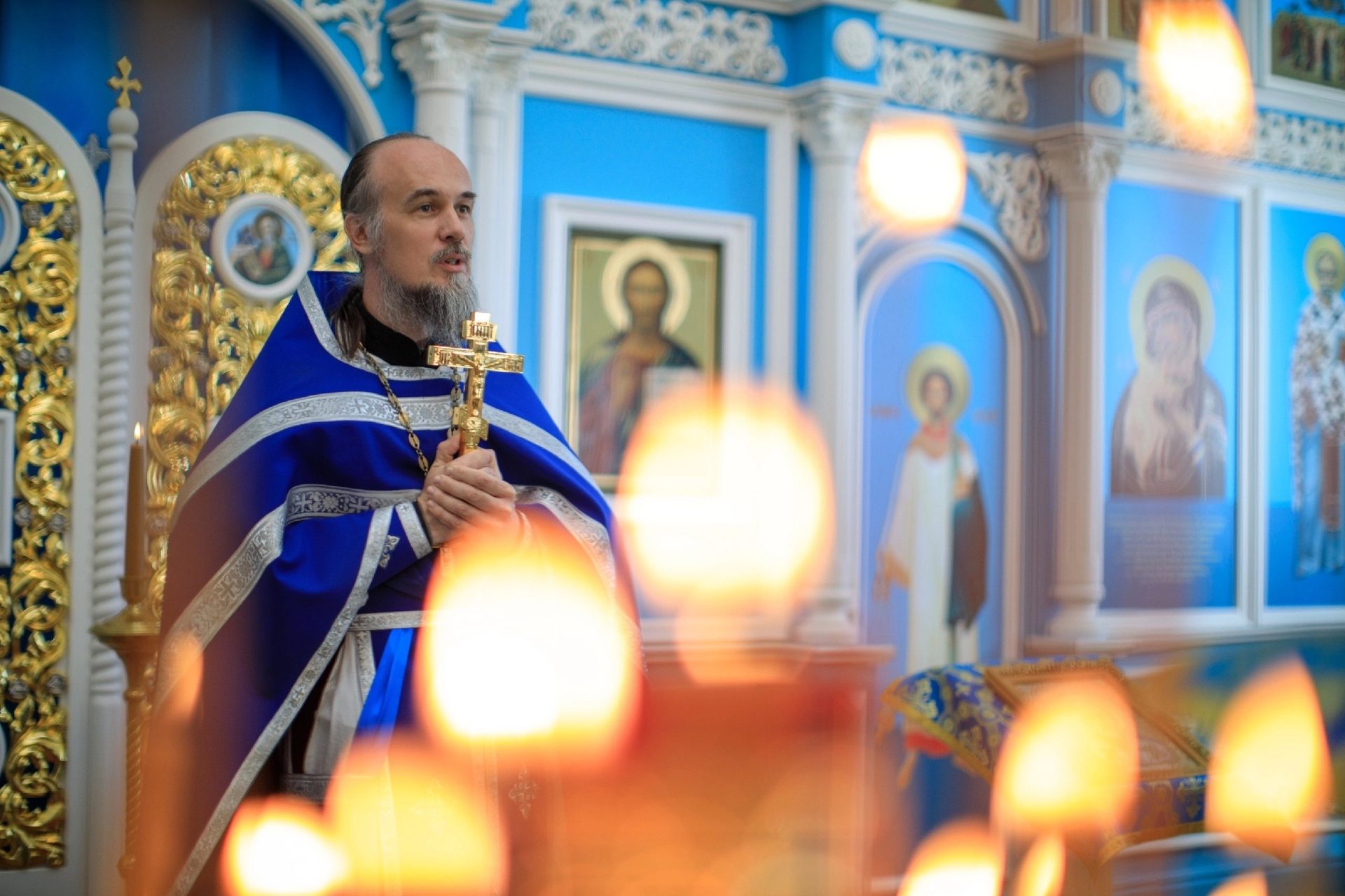 В день обретения Чудотворной Феодоровской иконы Божией Матери духовенс