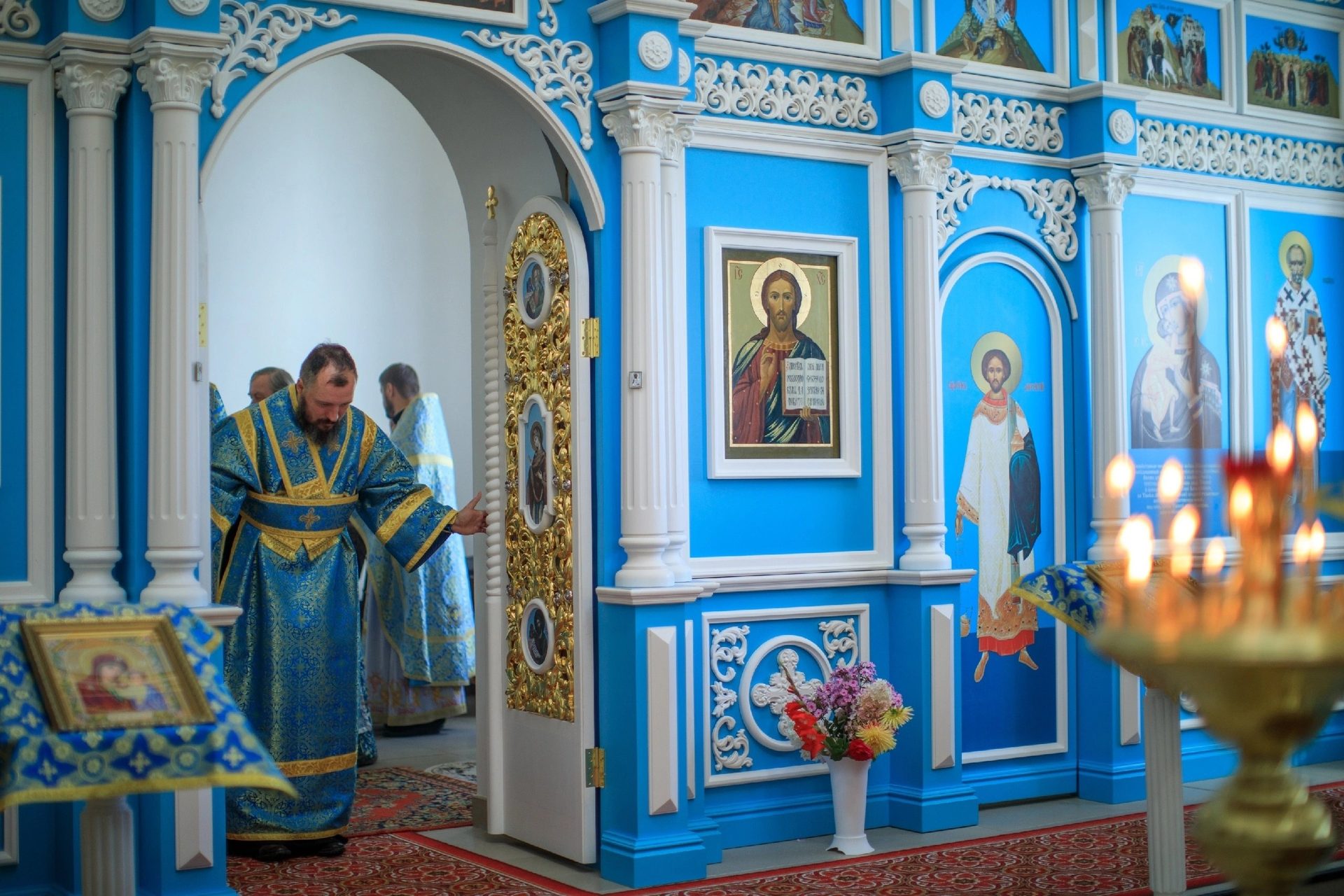 В день обретения Чудотворной Феодоровской иконы Божией Матери духовенс