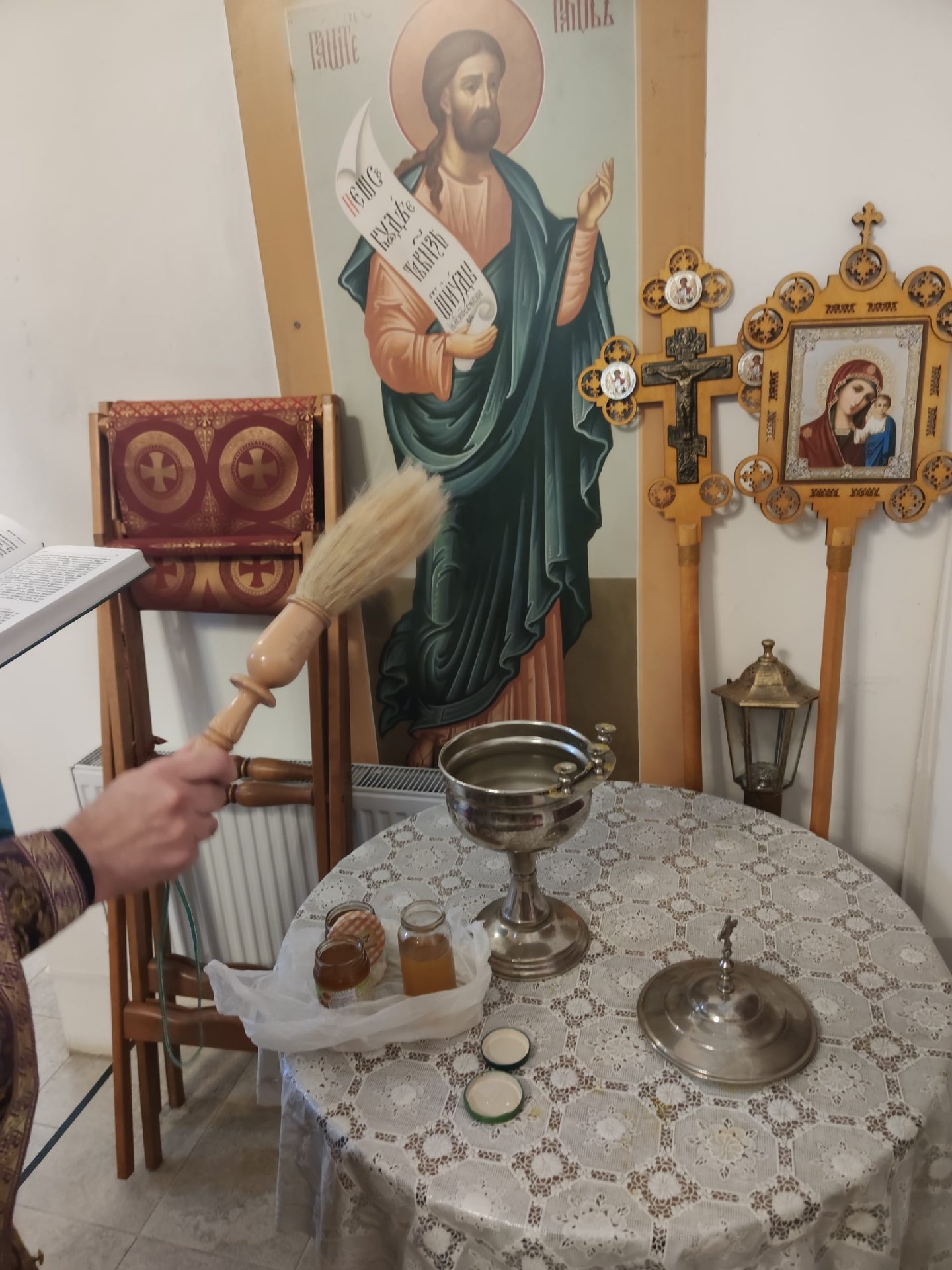 С праздником Изнесения честных древ Животворящего Креста Господня