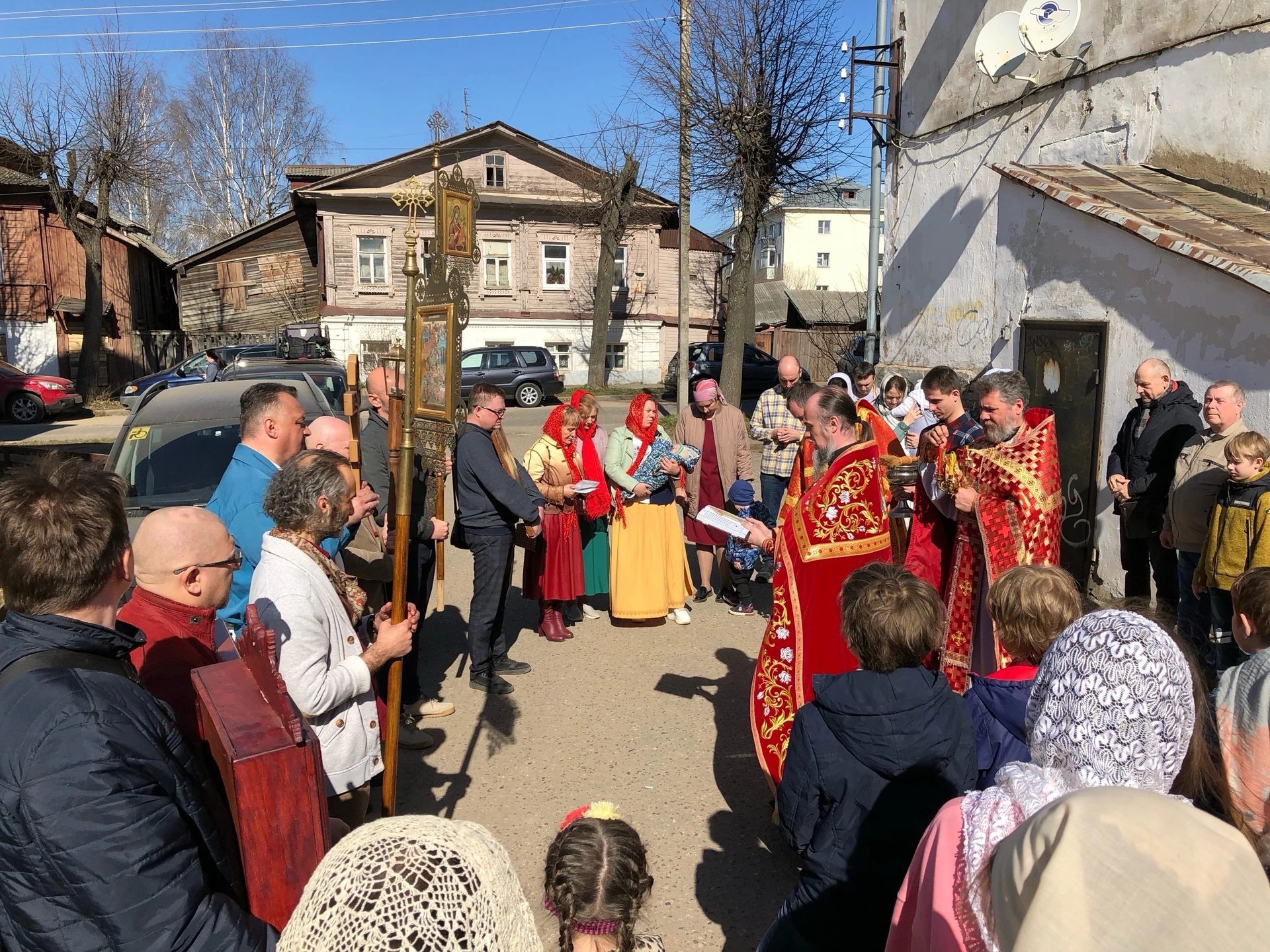 АнтиПасха означает вместо Пасхи, то есть еще одна Пасха