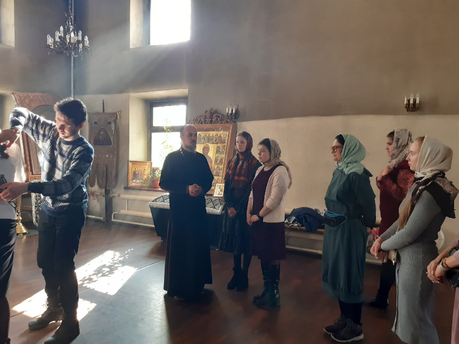 Примерили на себя вериги преподобного Иринарха Затворника 🏻 #Вознесен