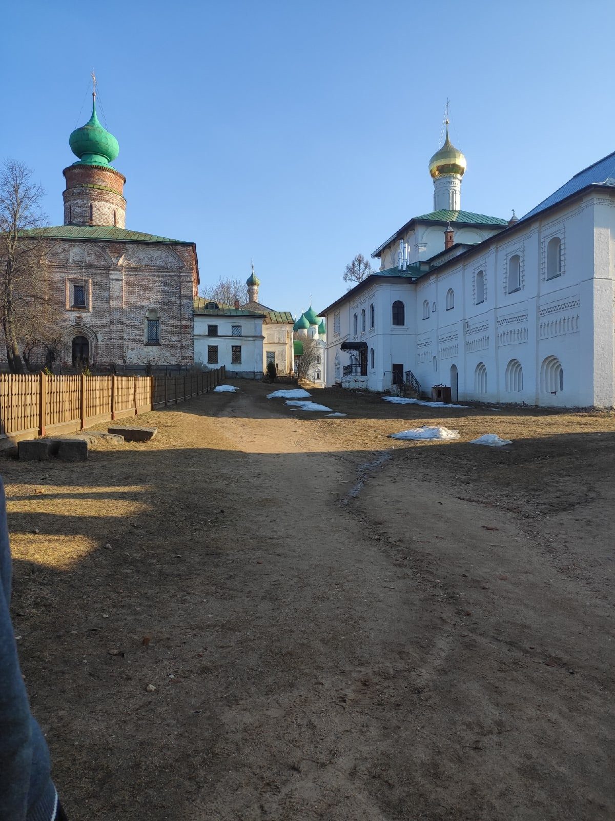 Поклонившись Животворящему Кресту Господню, отправились в Кострому Одн