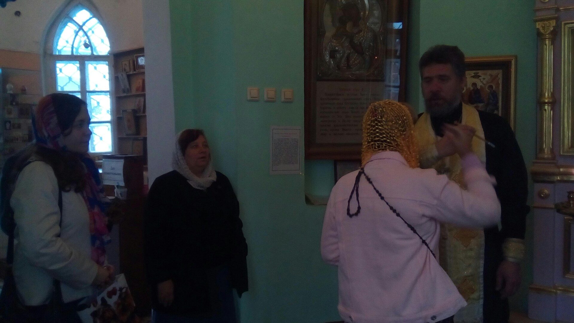 Среда. 16.00. Молимся святителю Николаю.