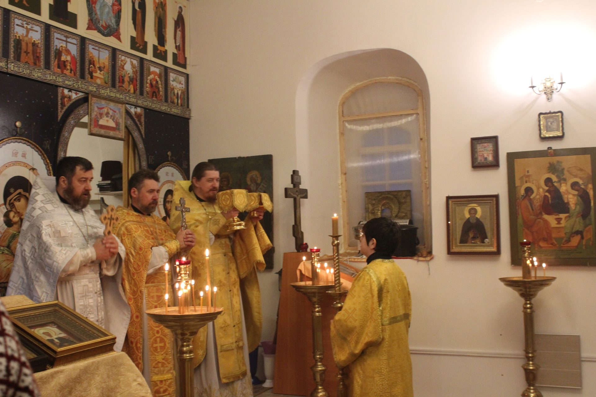 С праздником, любимый храм