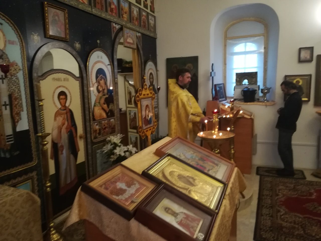 4 ноября. Казанской иконы Богородицы. Божественная Литургия.
