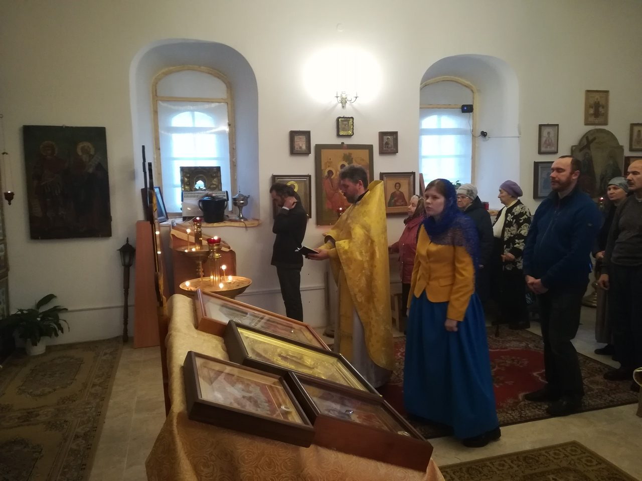 4 ноября. Казанской иконы Богородицы. Божественная Литургия.