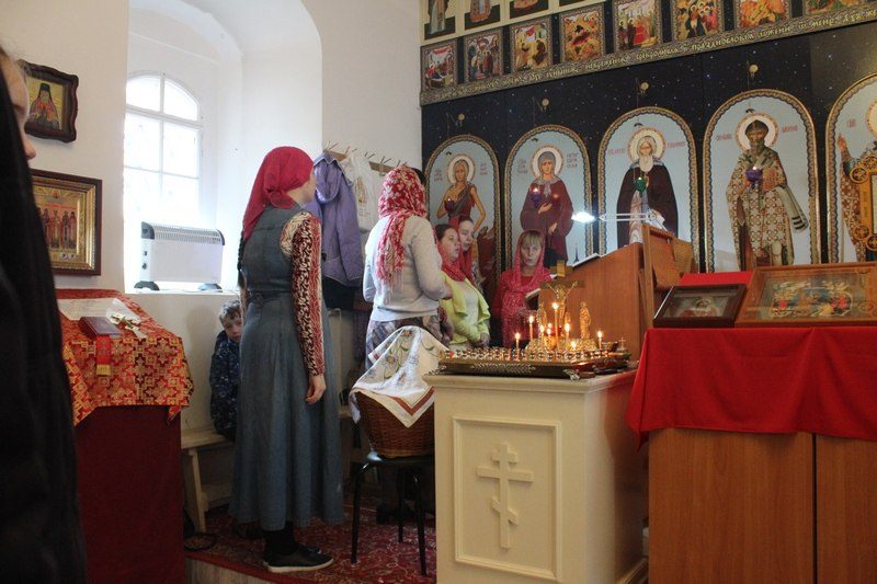 6 мая. Воскресная Божественная Литургия.