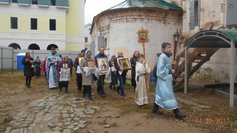 Крестный ход в праздник Покрова