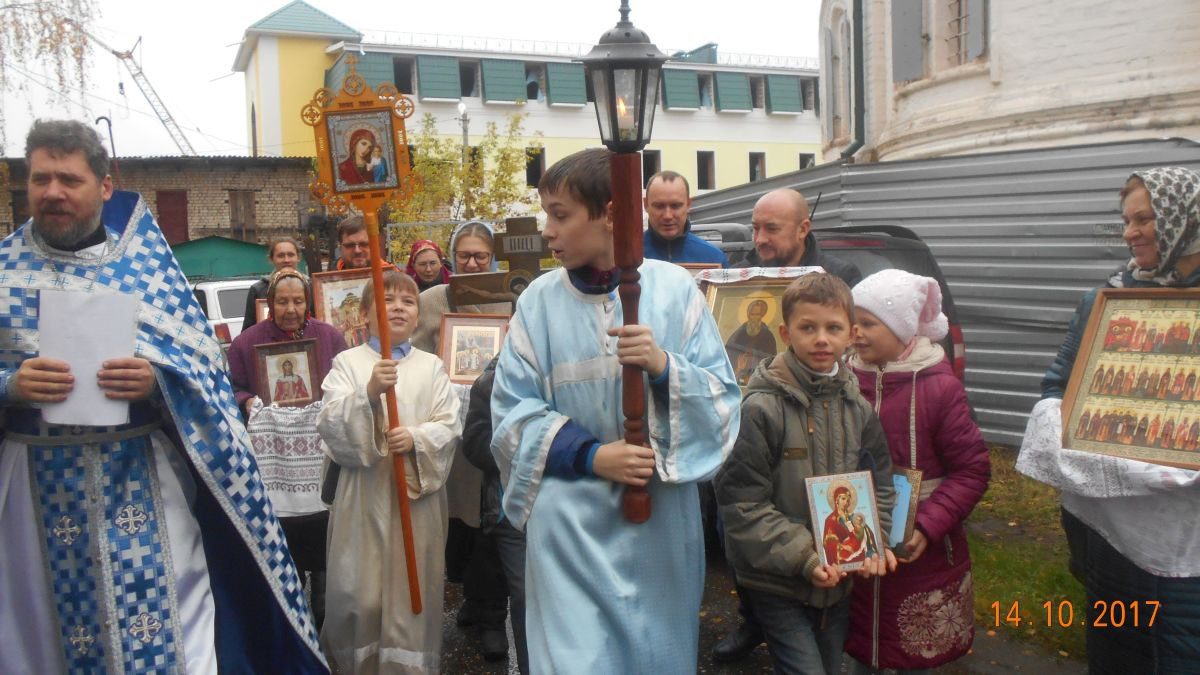 Крестный ход в праздник Покрова