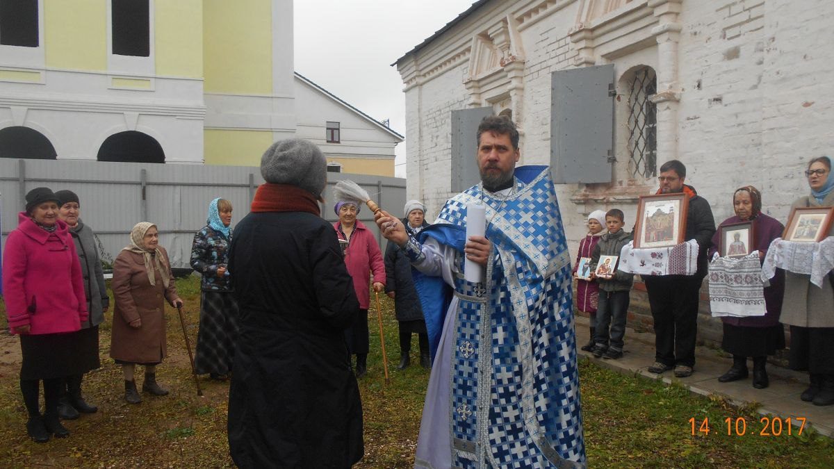 Крестный ход в праздник Покрова