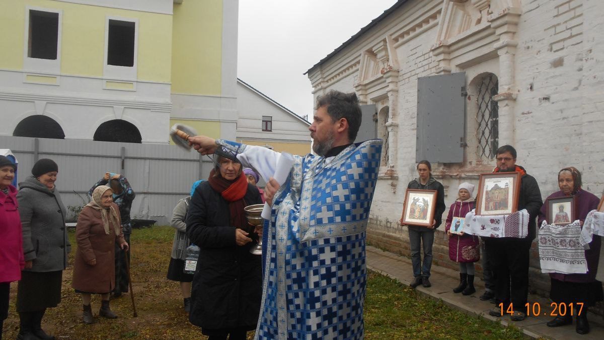 Крестный ход в праздник Покрова