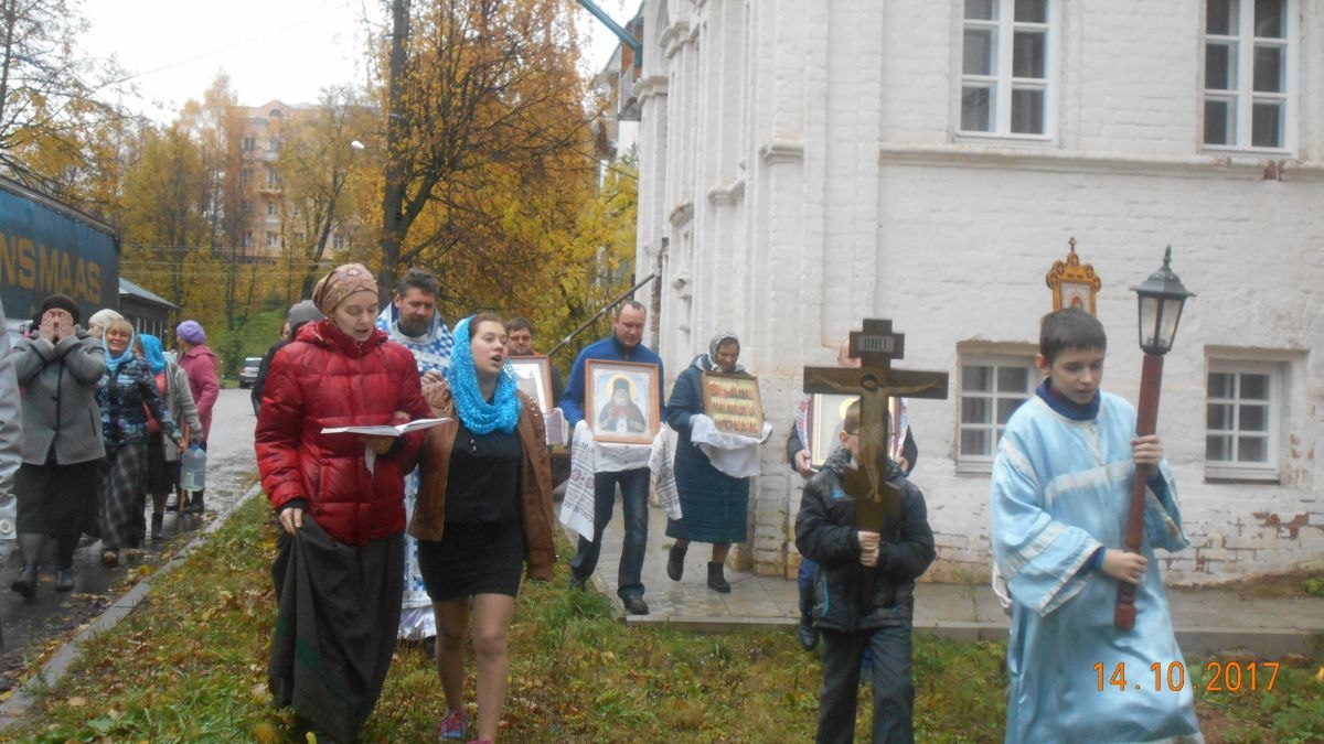 Крестный ход в праздник Покрова