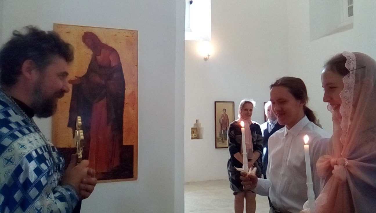 Сегодня в нашем храме произошло замечательное событие - обручение моло