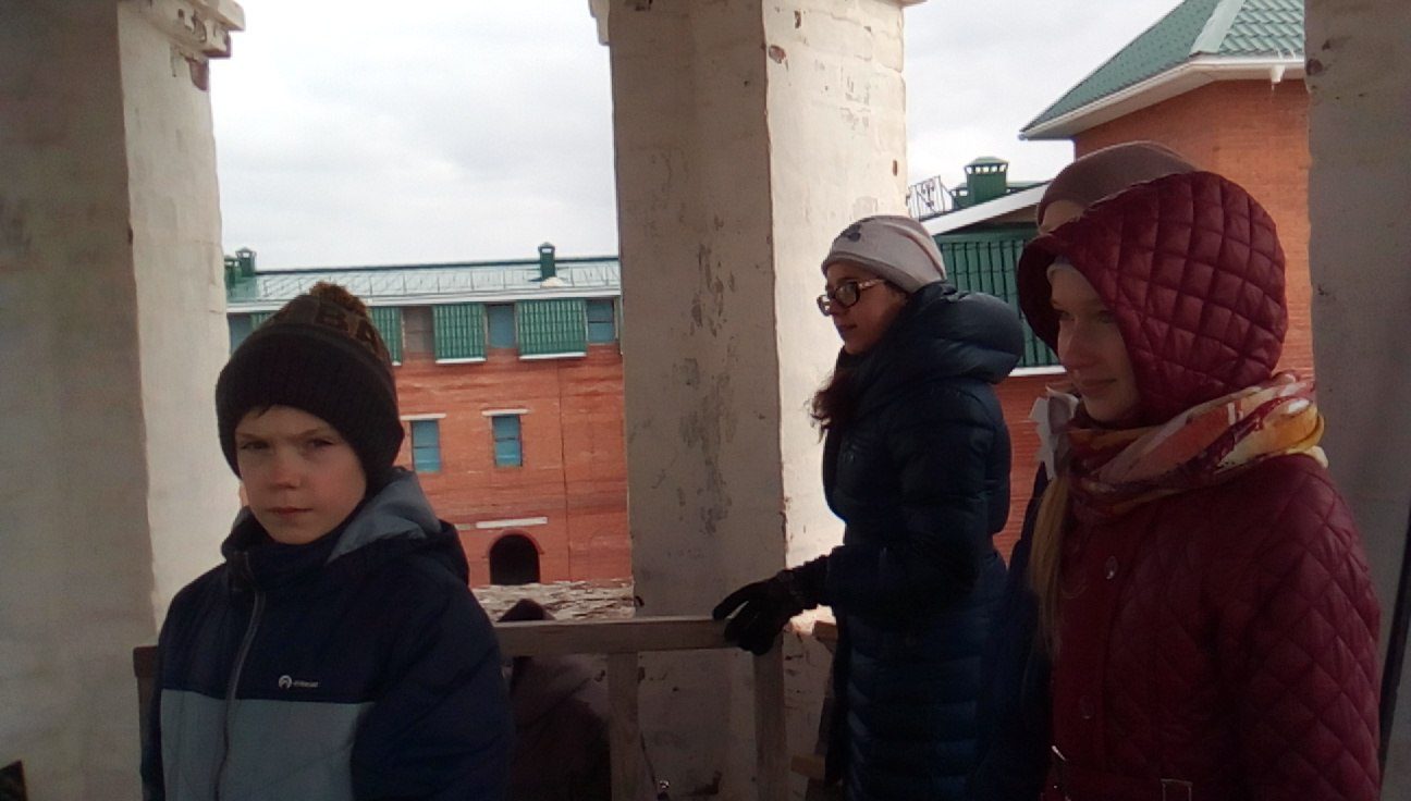 Вчера на экскурсии в нашем храме и на колокольне побывали ребята из Шк