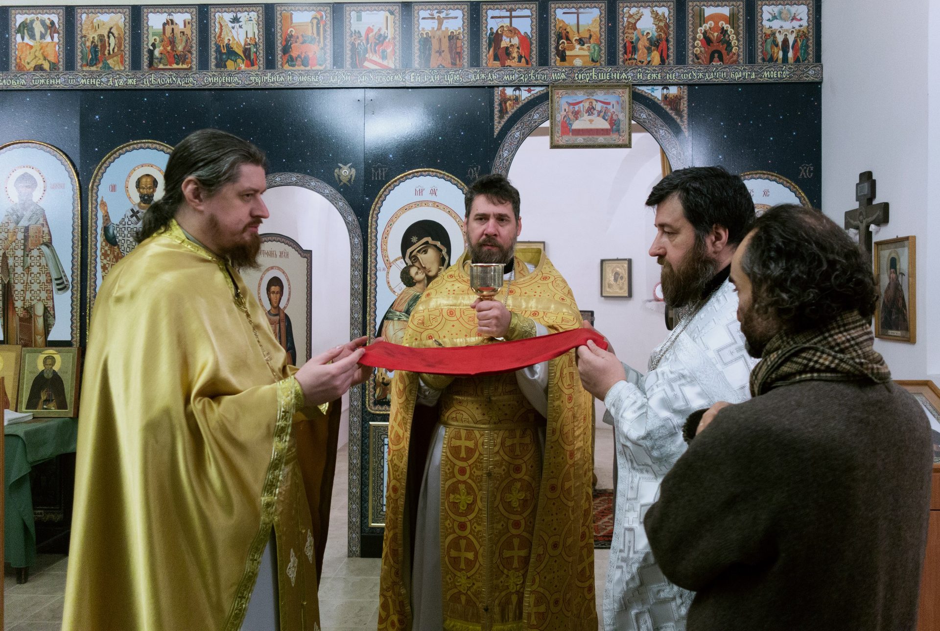 Престольный праздник - память святителя Николая, архиепископа Мир Лики