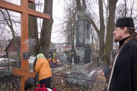 На могиле архимандрита Сергия (Цьока), 9 апреля 2016