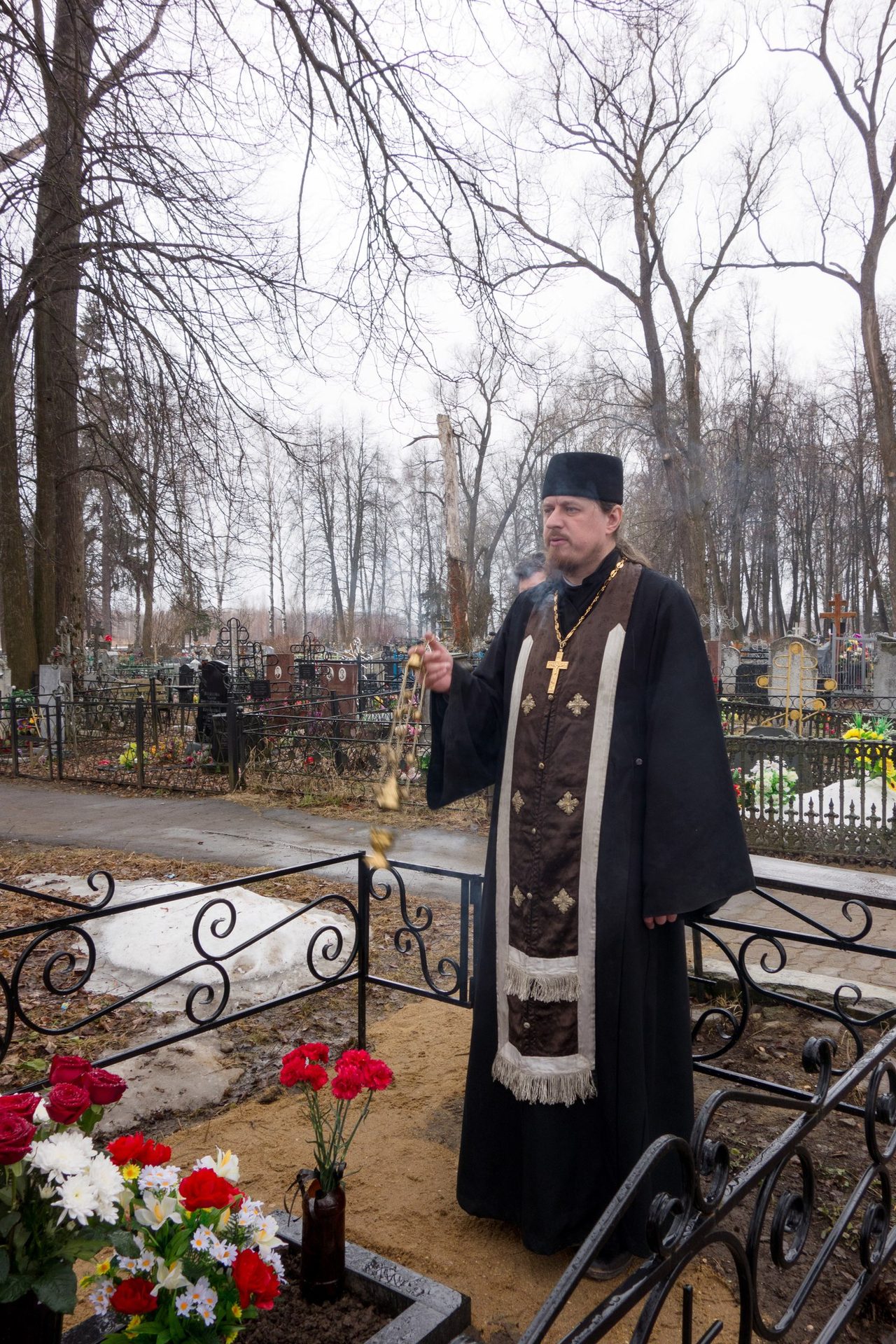 На могиле архимандрита Сергия (Цьока), 9 апреля 2016
